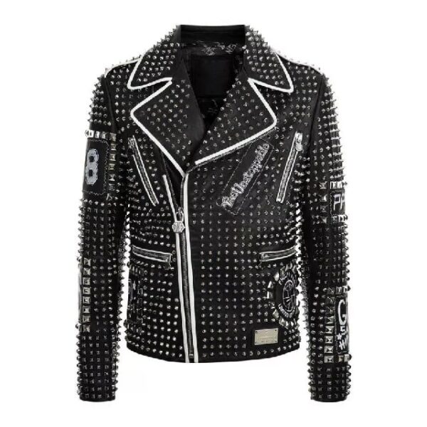 Giacca da motociclista in pelle nera con borchie decorate