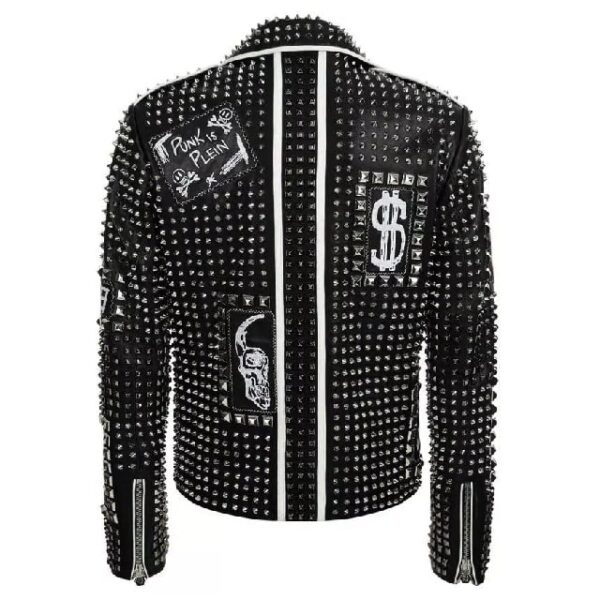 Giacca da motociclista in pelle nera con borchie decorate