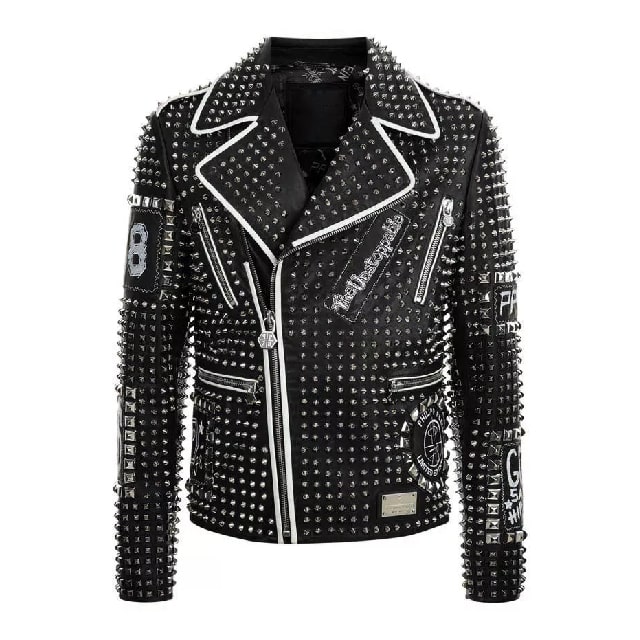 Giacca da motociclista in pelle nera con borchie decorate