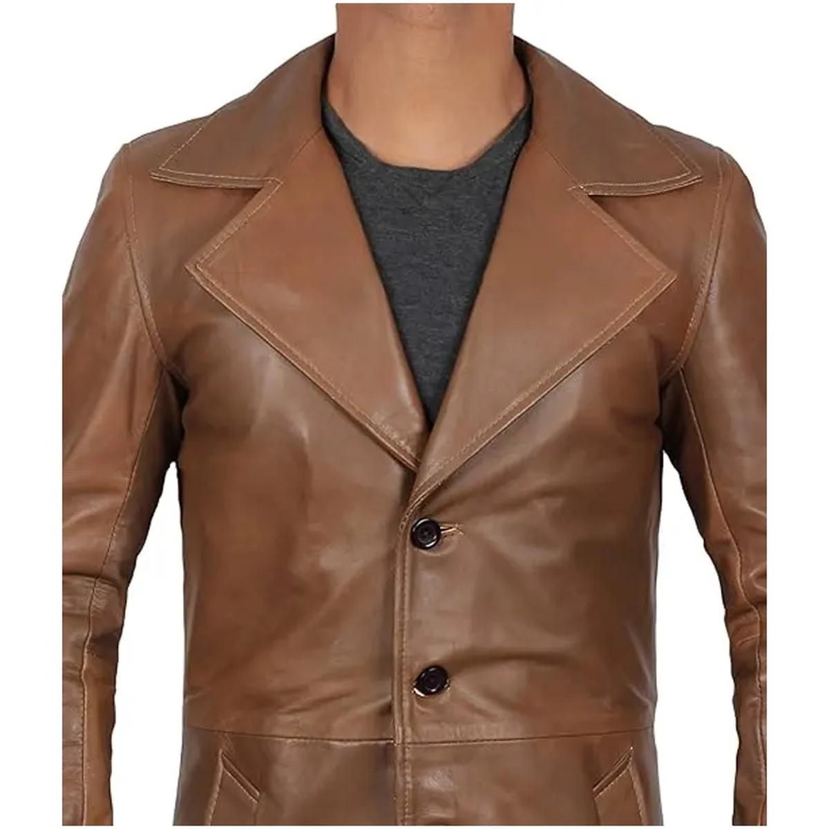 Trench vintage in pelle con ampio revers