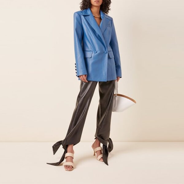 Blazer doppiopetto in pelle con bottoni blu intenso