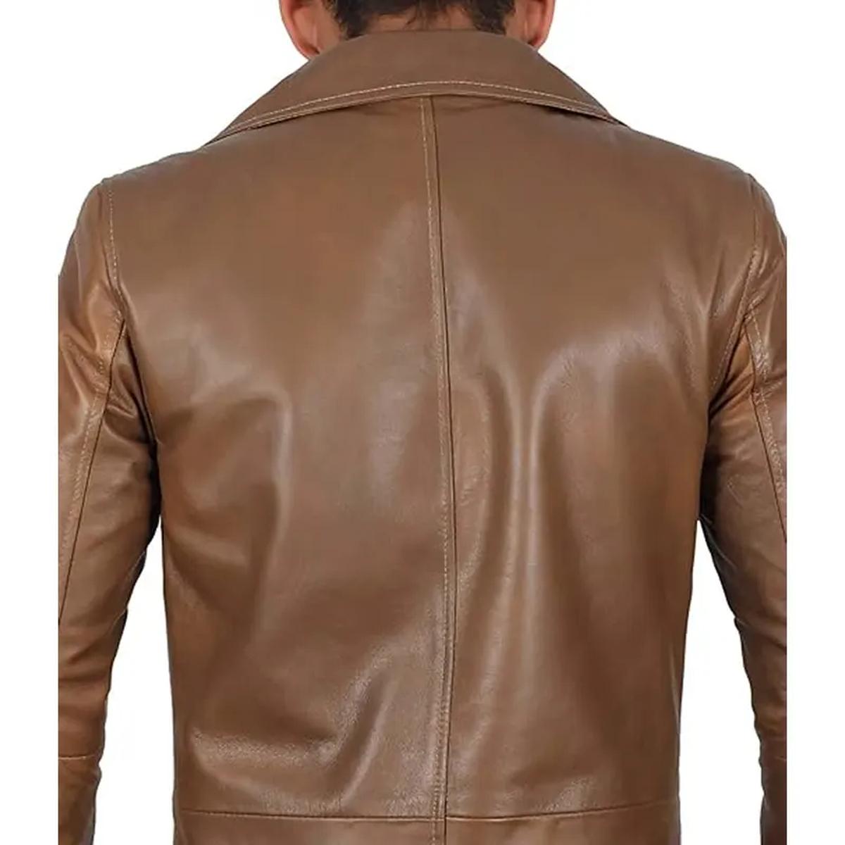 Trench vintage in pelle con ampio revers