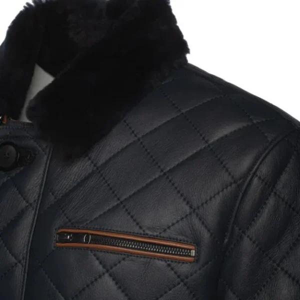 Cappotto in montone trapuntato da uomo nero
