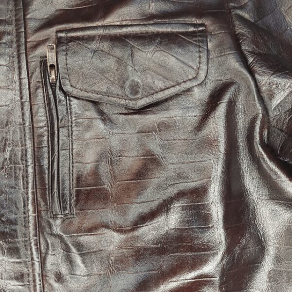 Giacca in similpelle marrone con stampa coccodrillo