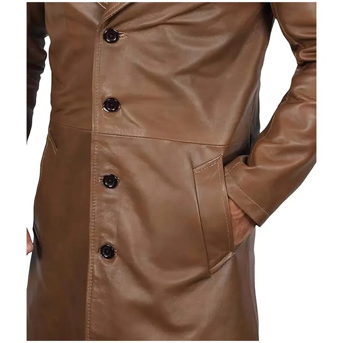 Trench vintage in pelle con ampio revers